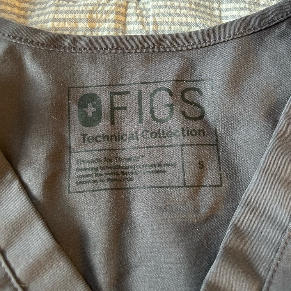 Figs Catarina One Pocket Scrub Top Charcoal Gray